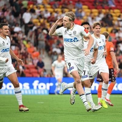 Auckland beat Roar to extend ALM ladder lead