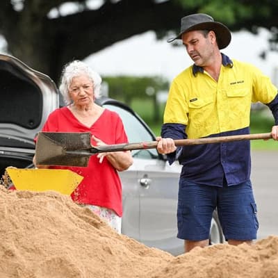 Residents hunker down as cyclone heads for coast