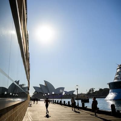 Extreme heat but no fire emergency yet beyond Victoria