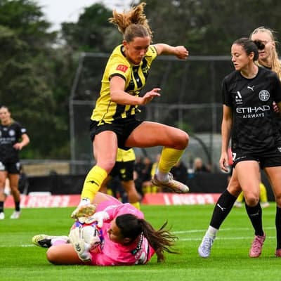 City withstand gritty Phoenix to go top in ALW