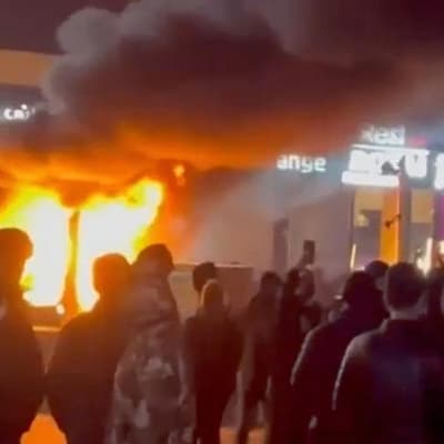 Army warning as Iran seeks to quell growing unrest