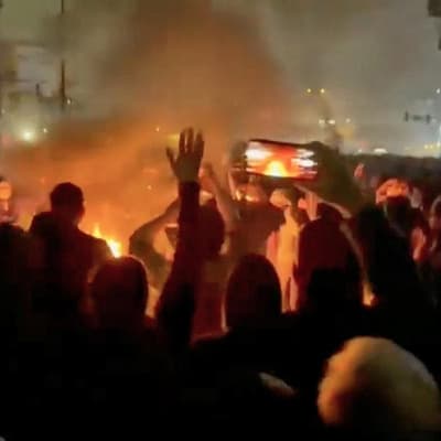 Trump weighs tough response to Iran protest crackdown