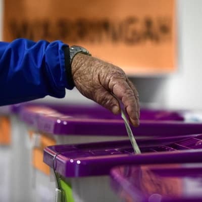 No, Venezuelan voting machines are not used in Australia