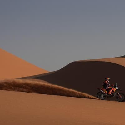 Aussie Sanders surrenders lead in Dakar desert defence