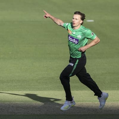 Curran fires as Stars end awful Strikers' BBL season