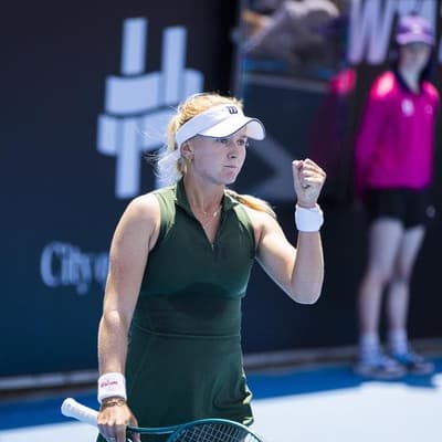 Wildcard Preston makes maiden quarters with upset win