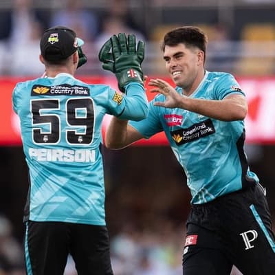 Heat steal remarkable final-over win over Hurricanes