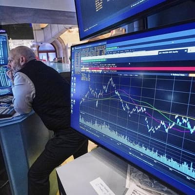 Wall Street ends lower, led by drop in Nasdaq