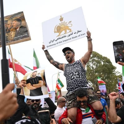 Iranian community rallies as Middle East tensions flare