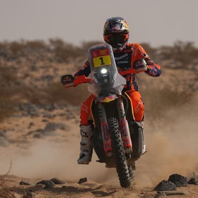 Brave Sanders battles on in Dakar Rally despite injury