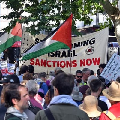 Demonstrators defy protest ban, oppose Israeli's visit