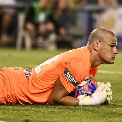 Buddhist retreat helps Sydney keeper tame inner chimp