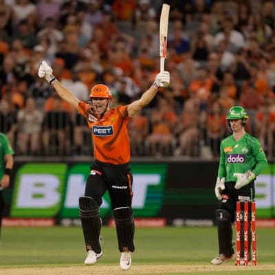 Scorchers lock up top spot as fumbly Stars tumble