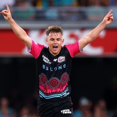 Smith, Starc and Curran lift Sixers into BBL finals