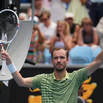 Resurgent Russian Medvedev maintains revival in form