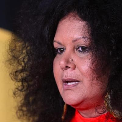 Federal MPs urge administrator to apologise over posts