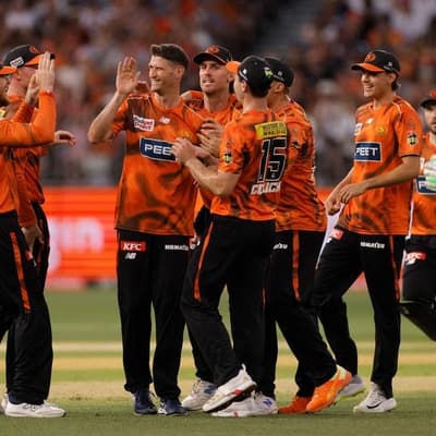 Scorchers crush Sixers to move into BBL decider