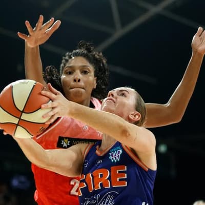 Fire escape Perth thriller to cement top spot