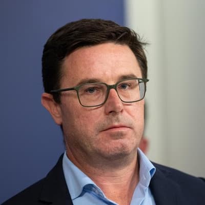 Nationals quit front bench en masse after policy split