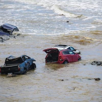 Wrecked cars choppered out of surf as fire threat grows