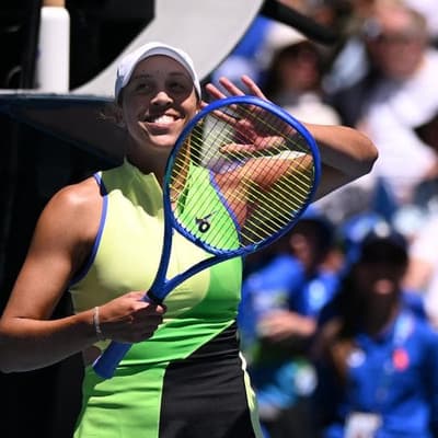 'A little crazy': Keys, Swiatek lead stars into last 32