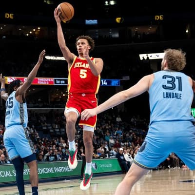 Landale wins Aussie duel but Hawks swoop to win