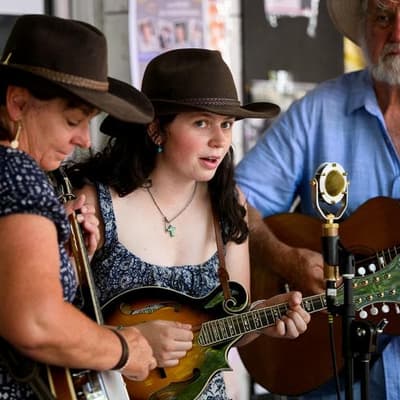 Buskers lay bare their souls in country music heartland