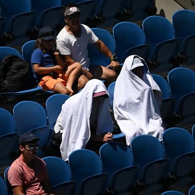 Play resumes as Open schedule backs up after heat delay