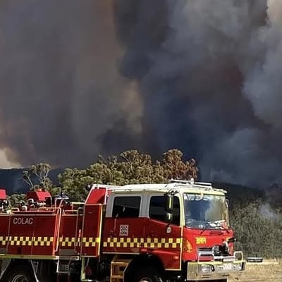 Bushfires rage as heatwave grips Australia's southeast