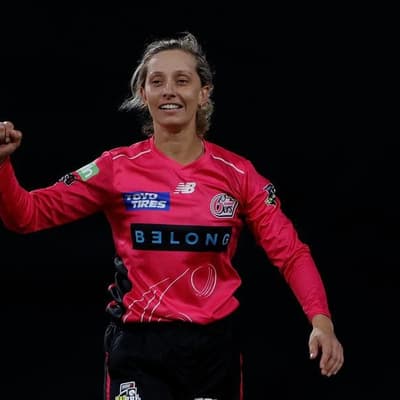 Gardner's Giants hold nerve in WPL thriller