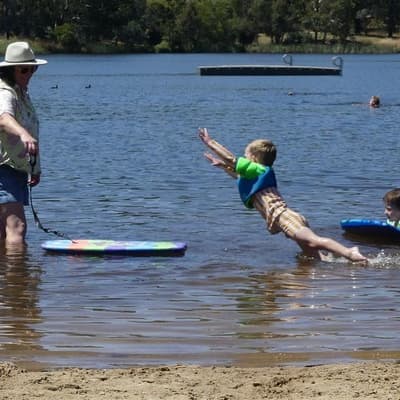 Locals dive for swim and shade as heatwave keeps grip