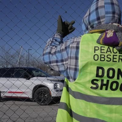 Minneapolis remains on edge, Trump sends mixed signals