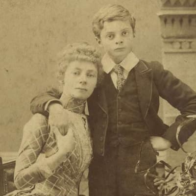 Floral art helped break down gender barriers in science