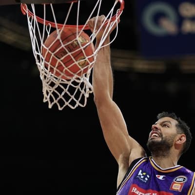 Kings storm into NBL's top two by crushing Hawks