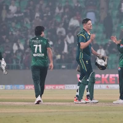 Australia crash to worst ever T20 defeat in Pakistan