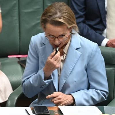 No rush to kiss and make up as leaders stick at talks