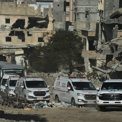 Israeli strikes kill 18, Rafah patient crossings halted