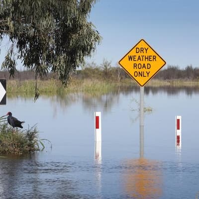 Outback town being evacuated as floodwaters approach
