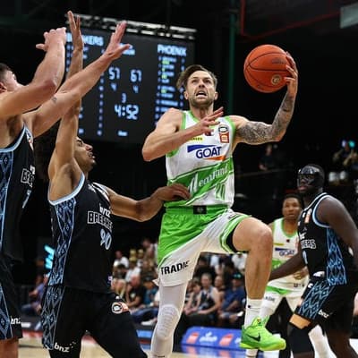 Phoenix go top, crush Breakers' finals hopes