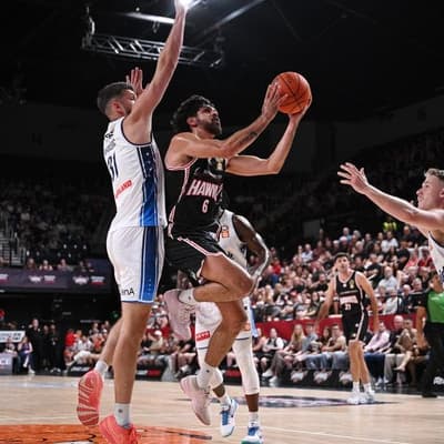 'Perfect storm' as 36ers stumble, Hawks' defence alive