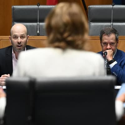 Reserve Bank boss calls on businesses to invest smarter