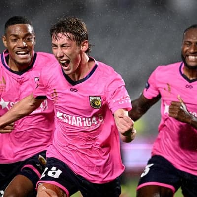 Ex-Mariner joins Wanderers to push for World Cup place