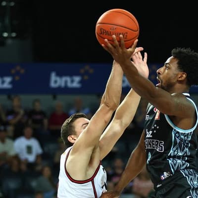 Breakers stay in NBL finals hunt, end Hawks' hopes