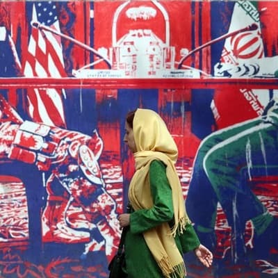 Iran vows to strike US bases if attacked