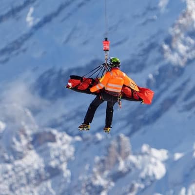 Ski superstar's Olympics ends with fractured leg