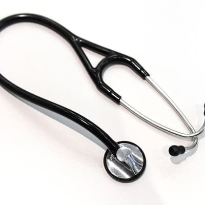 Not a real doctor: AI struggles to treat human patients