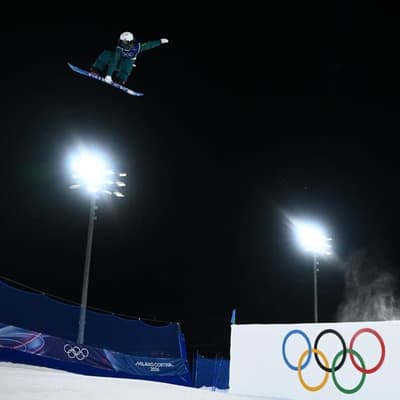 Aussies in awe as leading snowboard trio take to air
