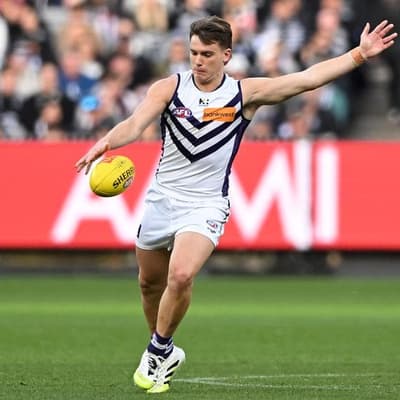 Midfield star Serong inks long-term Dockers deal