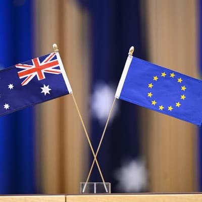 Final push as minister flies to Europe for trade talks