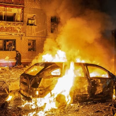 Russian air attack knocks out power, heat to thousands